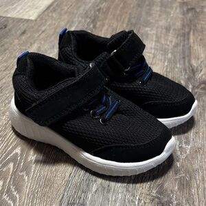 5/$25 Kids Black and Blue Sneakers Size 6